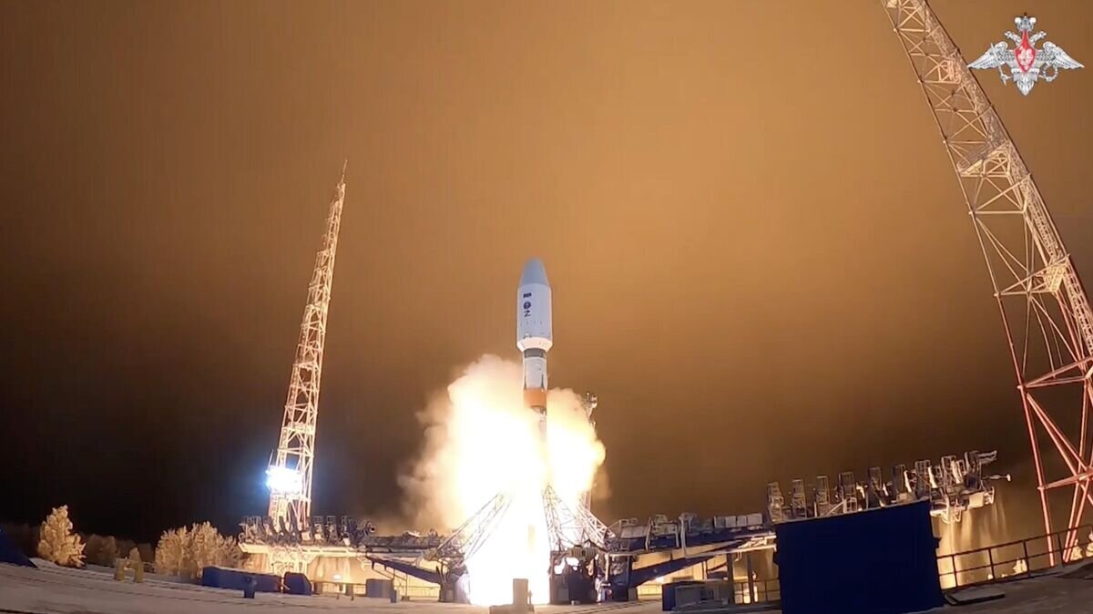    Пуск ракеты-носителя среднего класса "Союз-2.1б" с космодрома Плесецк. Кадр видео© Минобороны РФ
