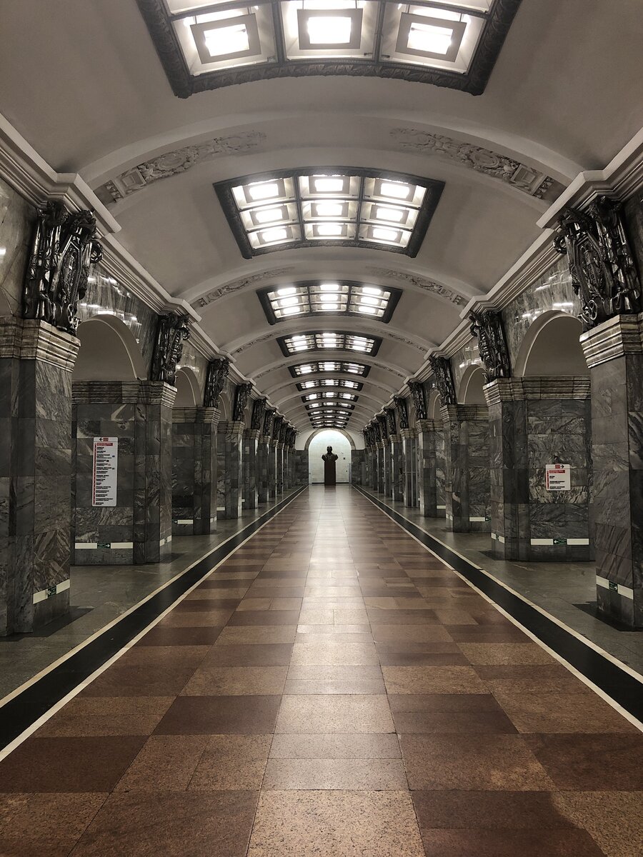 метро кировский завод спб