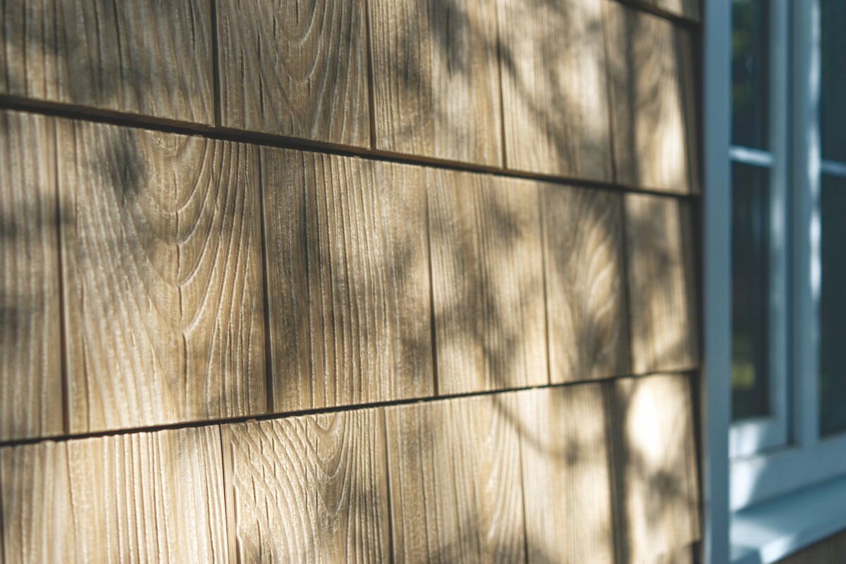 Фасад под дерево. Сайдинг Ю-Пласт Хокла С-Лок Щепа  