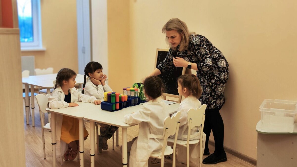     Жилой комплекс КМ Анкудиновский парк — один из динамично развивающихся микрорайонов. Поэтому для него важна развитая инфраструктуры. 31 января там прошло официальное открытие нового корпуса детского сада на 280 мест, а также кабинета врача общей практики. На мероприятии побывал корреспондент NewsNN.