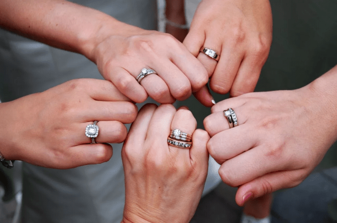Как носить серебряные кольца мужчинам