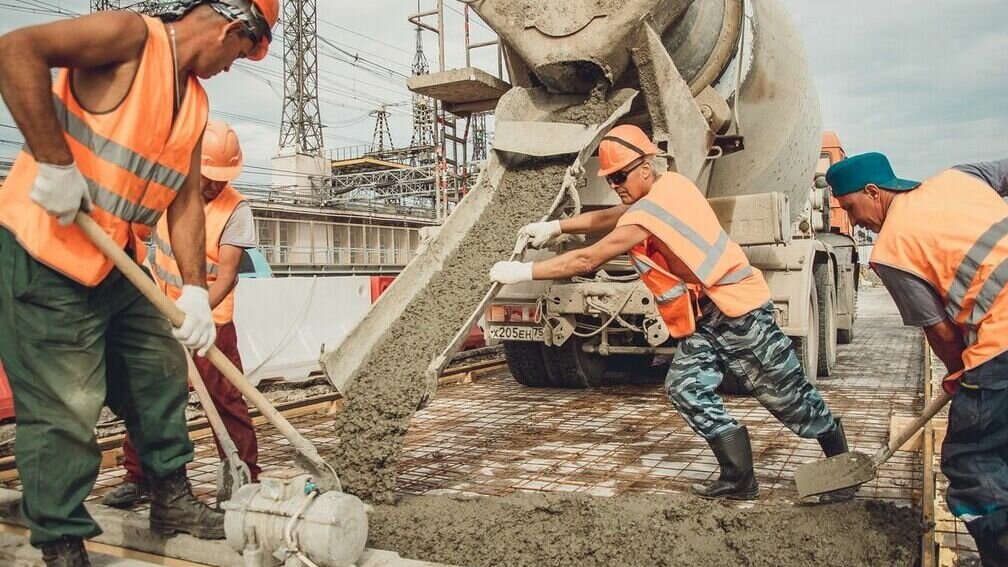     «Обещали золотые горы, а дали только горы бетона шиш без масла», — так описывает свой опыт работы с компанией «Мостострой-11» ее бывший сотрудник. Он пожаловался на отношение начальства к подчиненным, а также на технику, которой «два понедельника осталось».