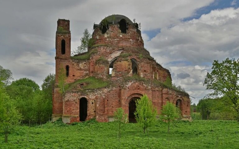 Космачево и ее "храм-великан"