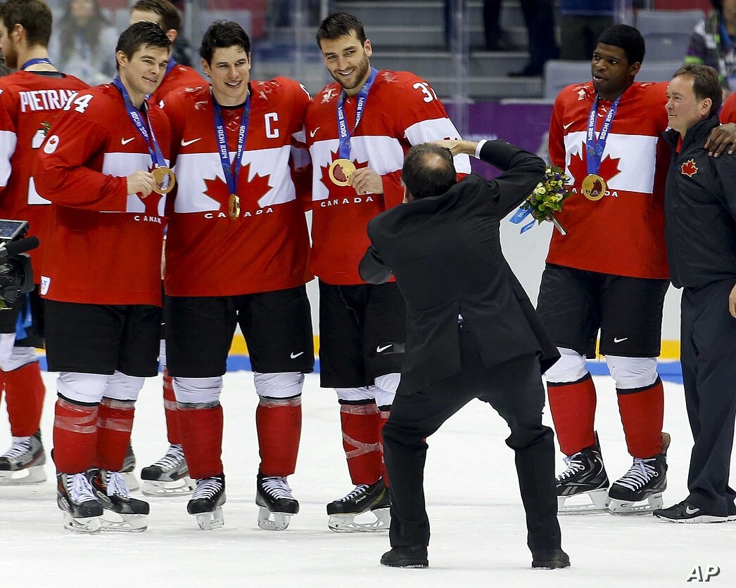 Сборная китая по хоккею с шайбой. Canada Olympic Hockey 2014. Канада хоккей олимпиада. Сочи хоккей Канада. Форма сборной Канады на ОИ 2010.