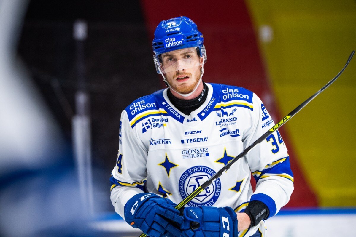 Петер Цегларик (словацк. Peter Cehlárik; 2 августа 1995, Жилина, Словакия) — словацкий хоккеист, крайний нападающий клуба «Авангард» и национальной сборной Словакии.