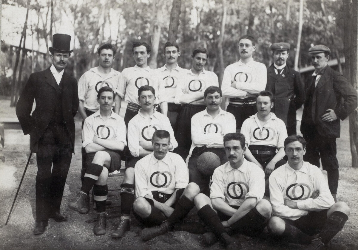 Футболисты французской команды на Олимпиаде 1900 года.
