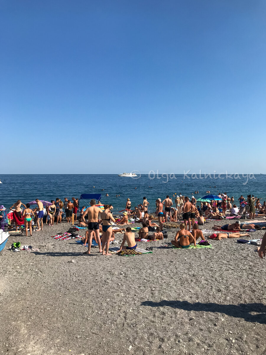 Пляж  на российском курорта. Фото автора.