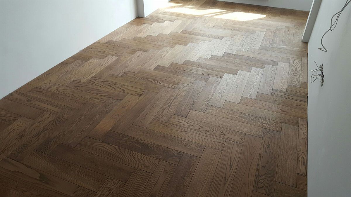 Паркет можно выложить различными узорами, что не сделаешь с ламинатом