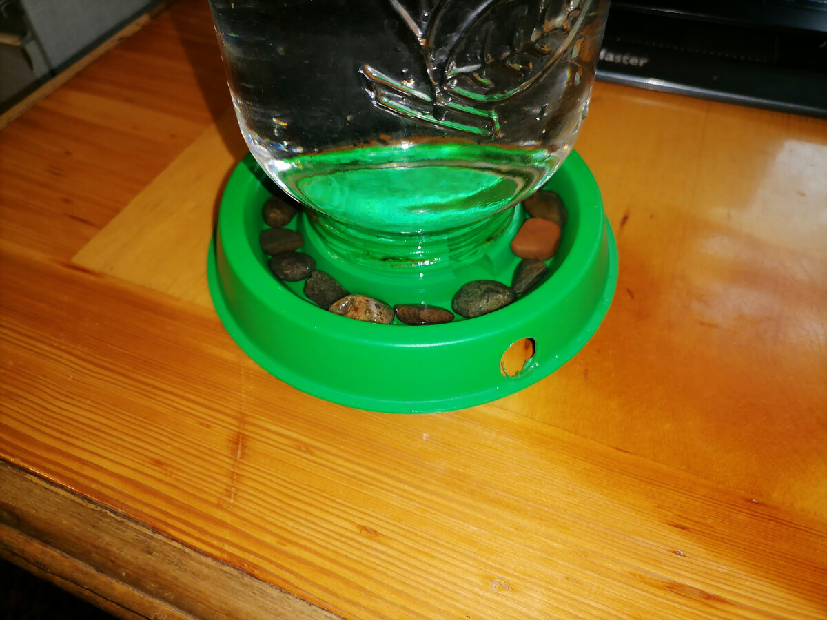 Камушки - лучшее средство от утопленников. И моются легко. В отличии от спиралей и прочего...