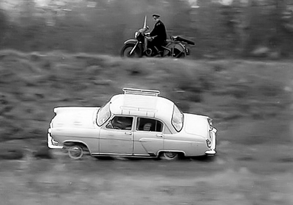 Берегись автомобиля фильм 1966 мотоцикл