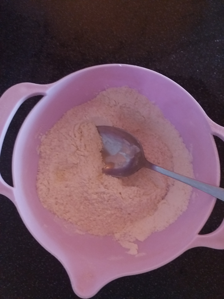 Мука, сахар и дрожжи