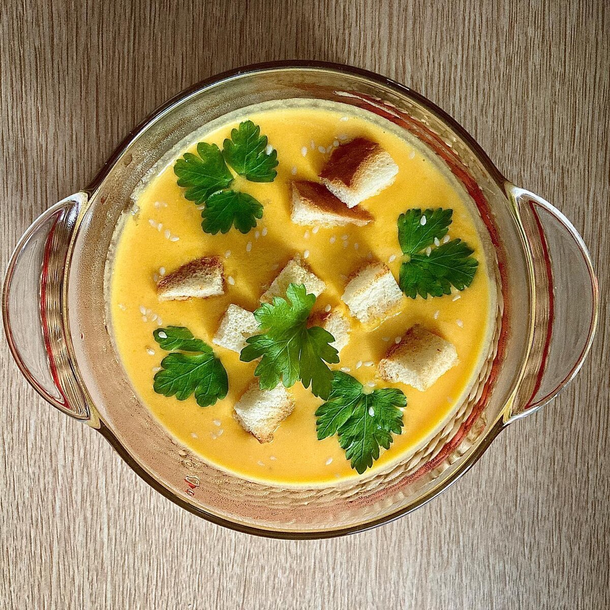 Сливочный суп-пюре из тыквы с чесноком. Очень вкусно!