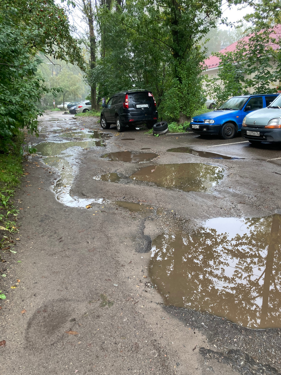 Авторское фото городских дворов.