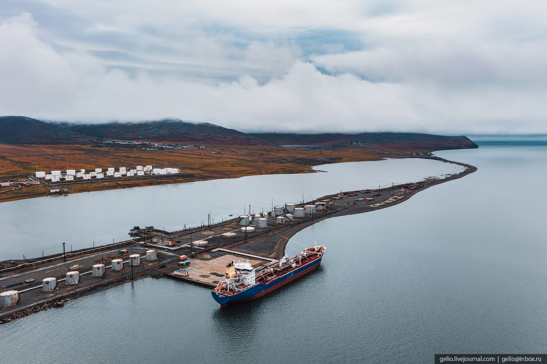 Самый северный порт. Чукотка город Певек. Певек Нефтебаза. Город Певек порт. Пролив Певек.