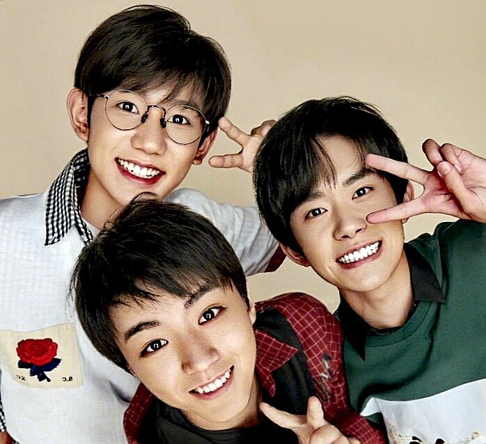 Группа TFBoys - юные китайские звезды с очень высоким трафиком