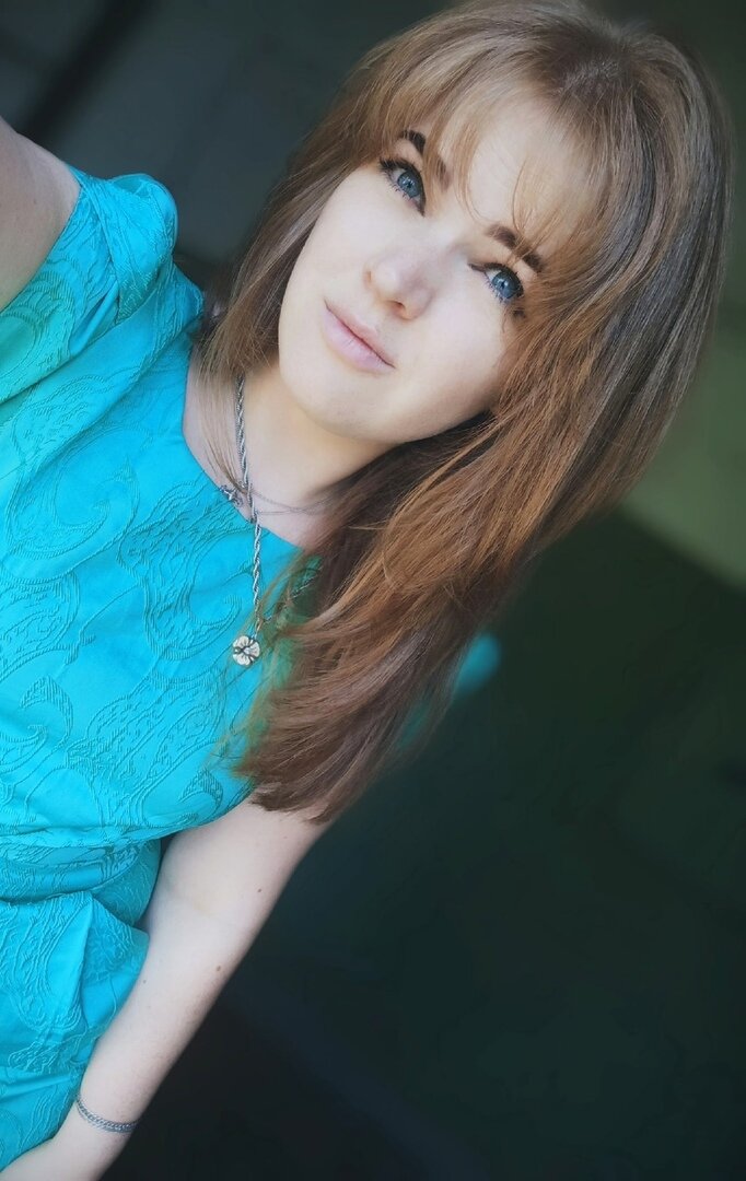 Здравствуйте!  Меня зовут Пушкарева Екатерина Сергеевна

Я историк, педагог дополнительного образования, педагог-организатор, 
экскурсовод и путешественник
Дипломированный    историк    (бакалавриат    и магистратура)
Автор        десяти        исторических        статей, опубликованных в специальных научных изданиях
Член   Рыбинского   отделения   Всероссийского общества охраны памятников истории и культуры
Профессиональный экскурсовод (прошла курсы профессиональной переподготовки)
Профессионал     в     области     организации     и проведения экскурсий для школьников
Постоянный      участник      профессиональных конкурсов педагогического мастерства