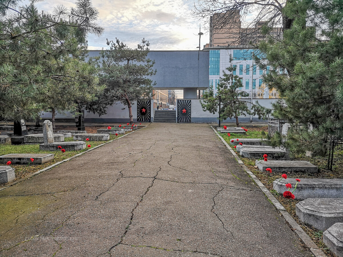 Кладбище в центре Краснодара меня шокировало