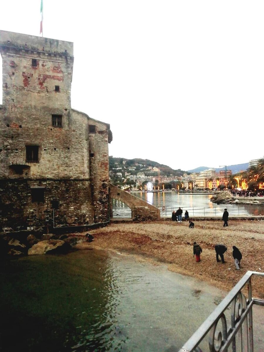 Это замок в Рапалло