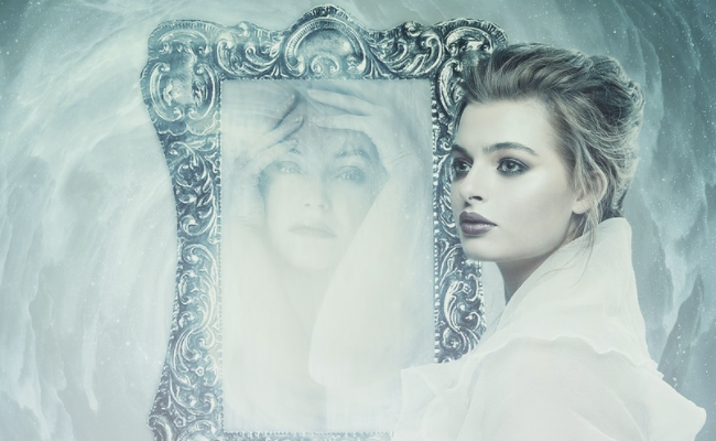 Видеть странное, чужое отражение в зеркале во сне/pixabay.com