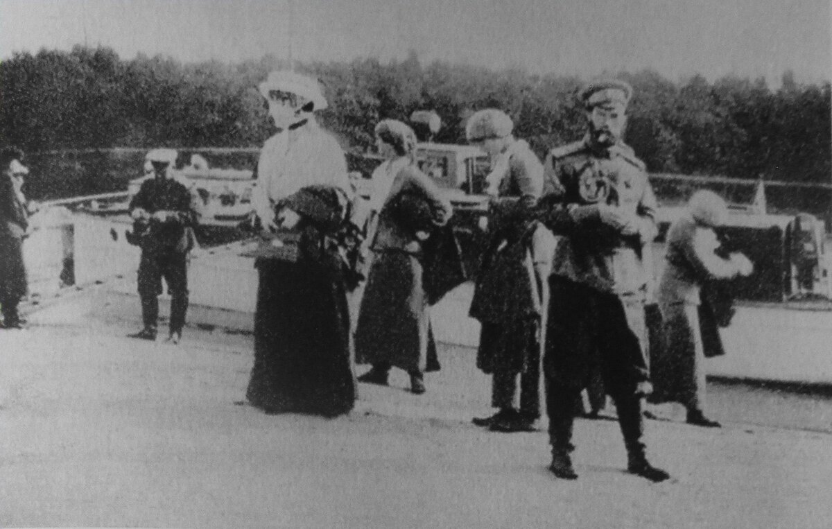   Прибытие  семьи Николая II в Тобольск