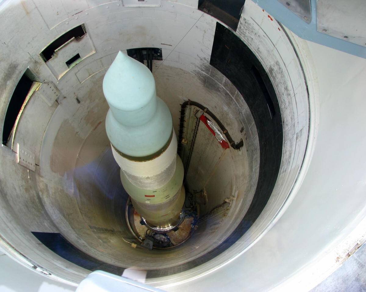 Ракета Минитмен-3 в шахте. Источник https://warfiles.ru/uploads/posts/2017-11/1509705771_2009-06-09_minuteman2bmissile2bsilo_001.jpg