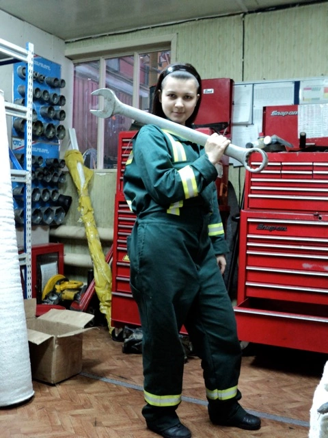 Это я на той самой работе. Переводила я в отделе Главного механика, поэтому и работала среди инструментов 