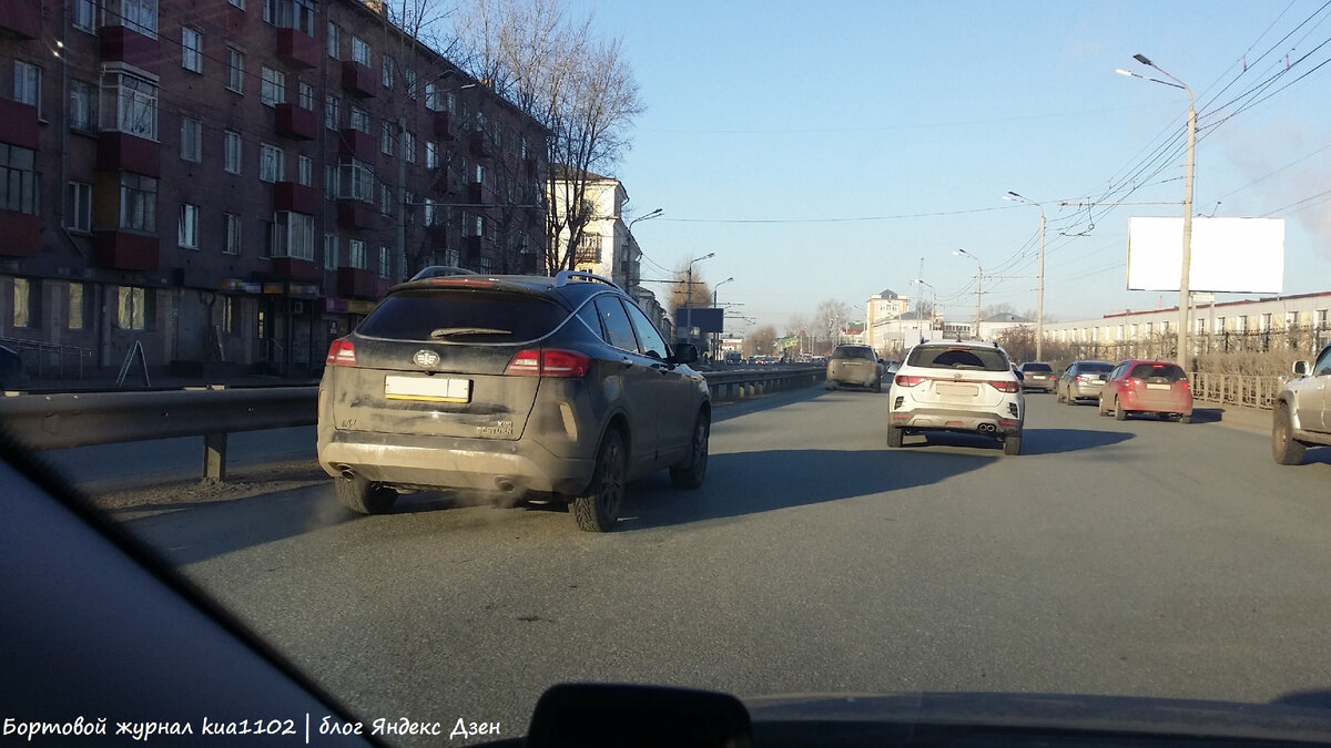 Впервые в городе мне встретился кроссовер марки FAW. Автор фотографии kua1102