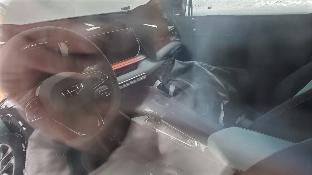 На фото из соцсети: Салон нового Geely Coolray