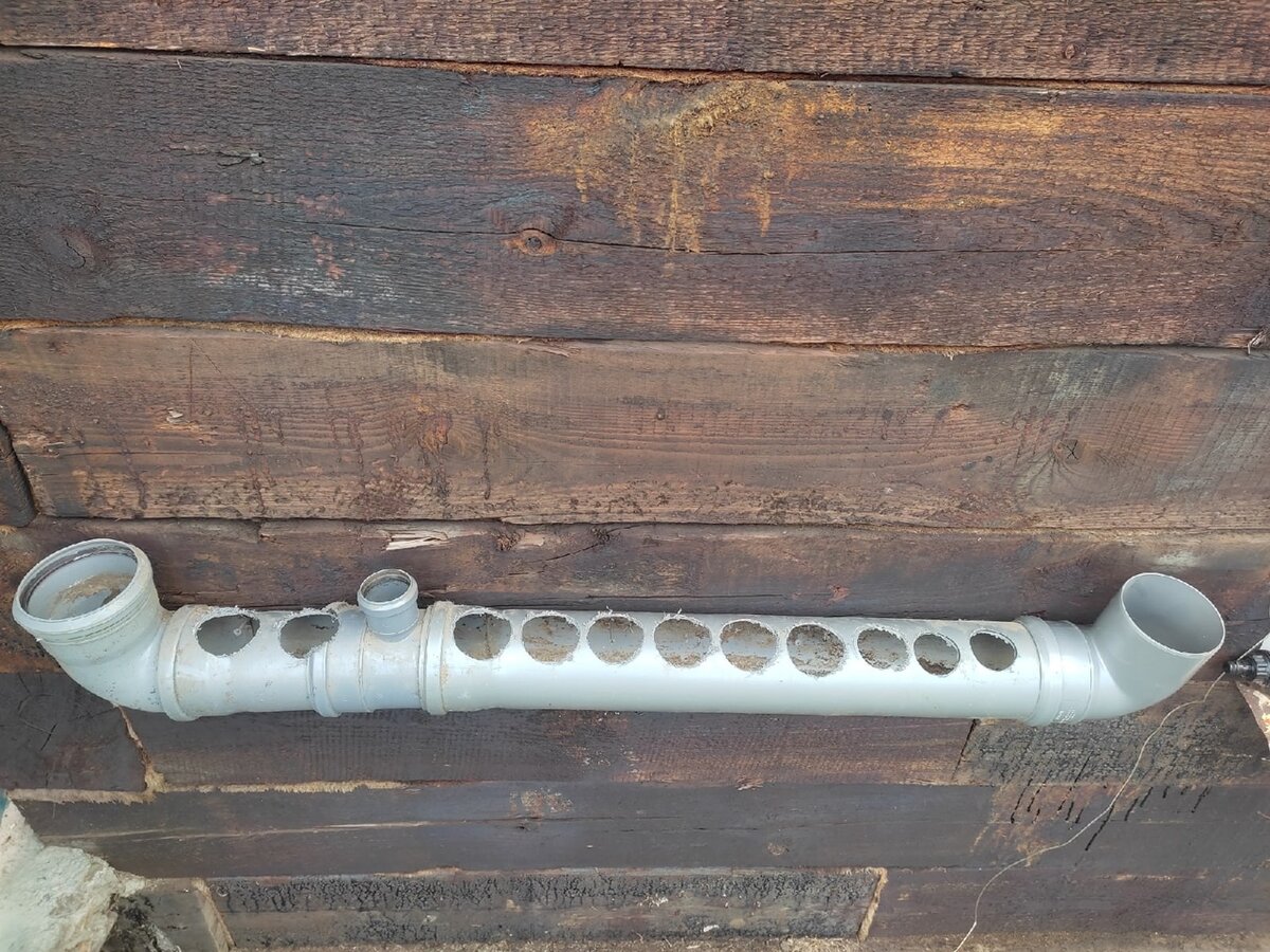 Закрепил на стене