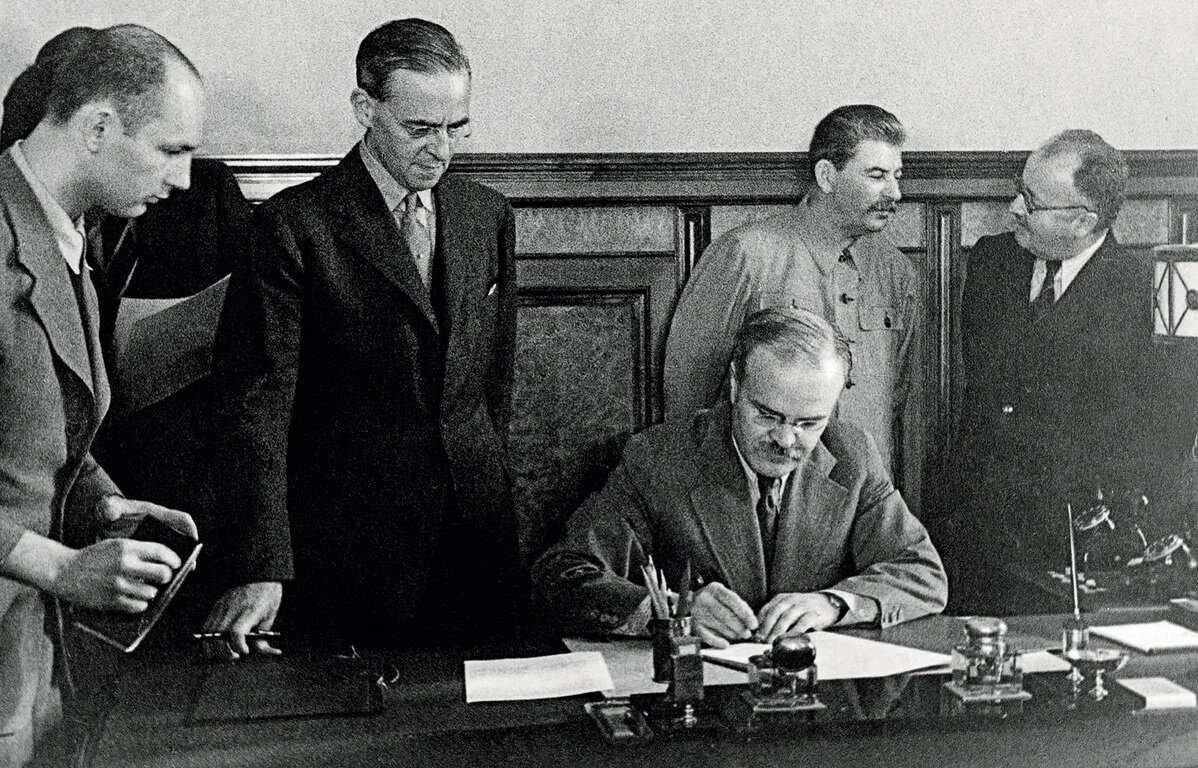 12 июля 1941 года был подписан договор о помощи. Но поставки были одобрены лишь в октябре.