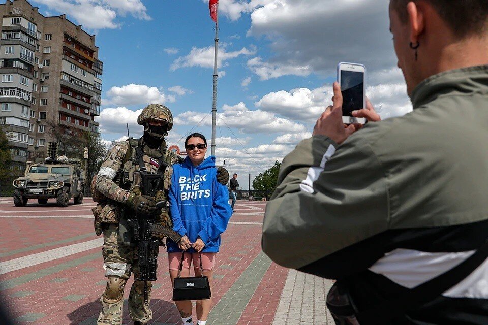     Жители Запорожья налаживают мирную жизнь несмотря на угрозы из-за сотрудничества с Россией  ТАСС
