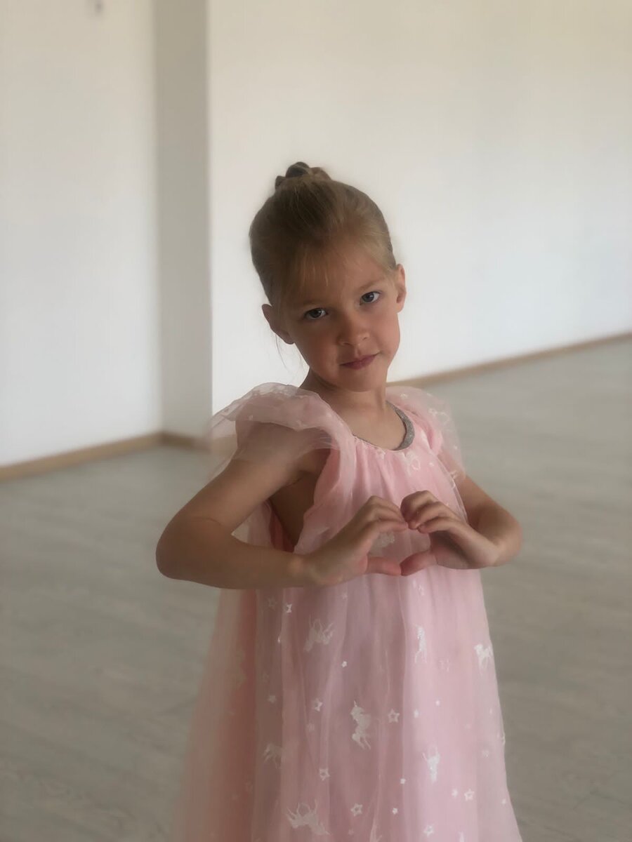 Я самая обаятельная и привлекательная. Желаю всем быть похожими на меня.