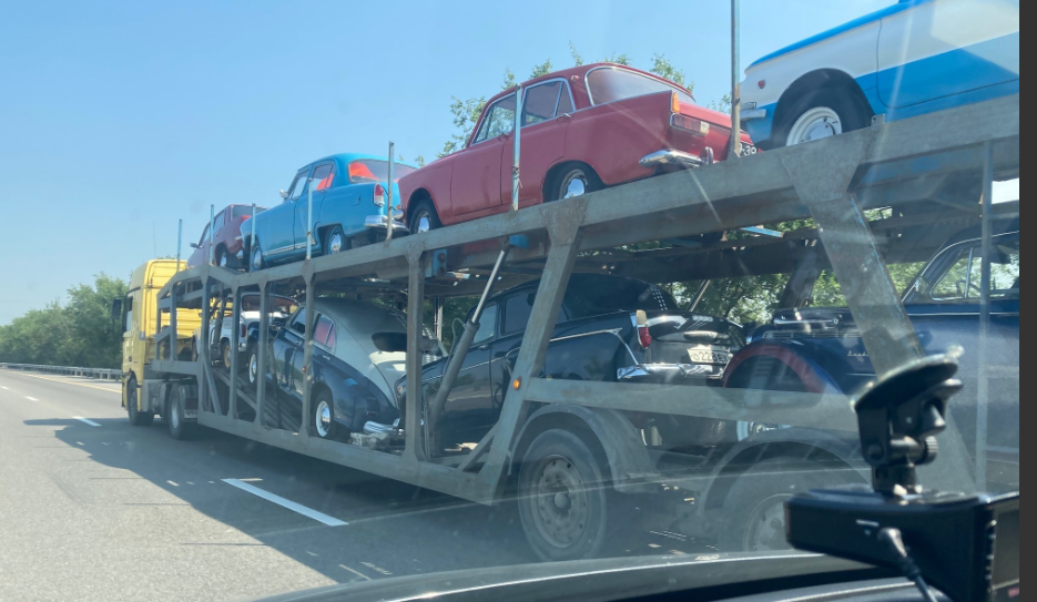 Фото автора. Смотрим на автомобили по ближе.