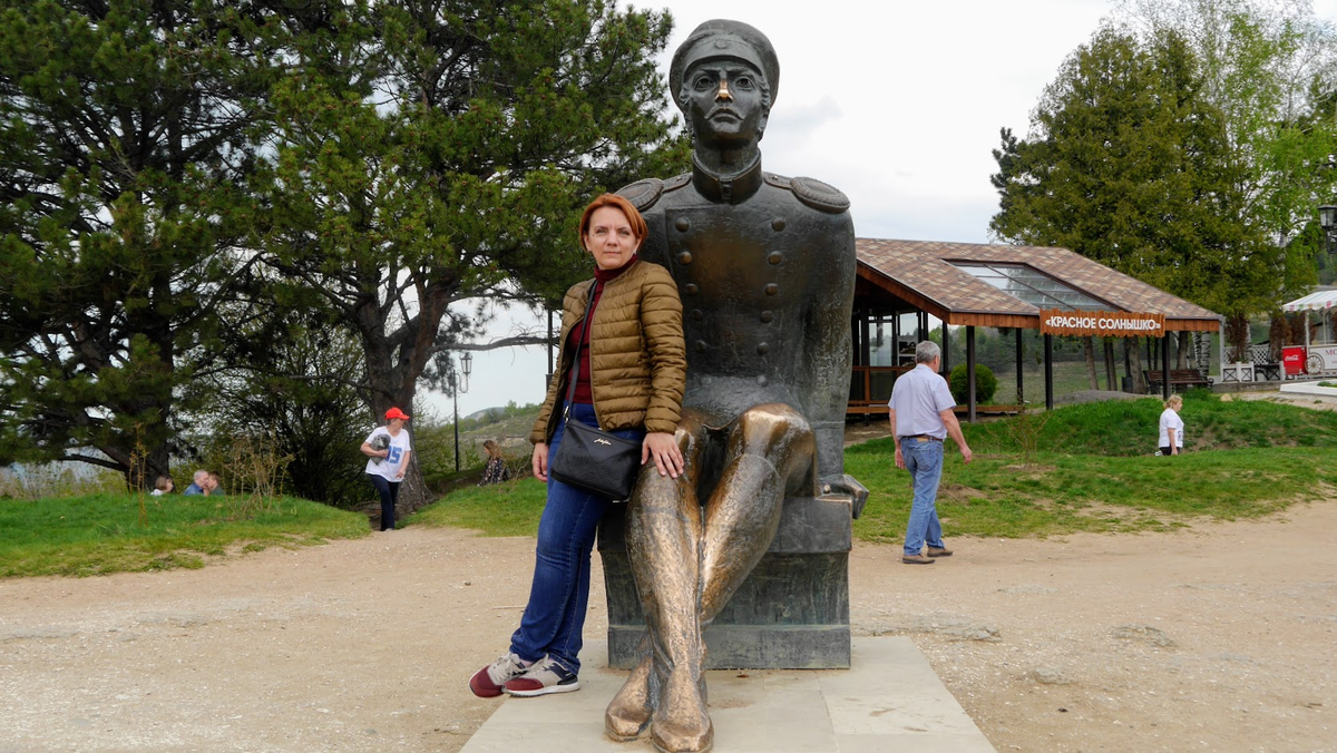 Трогаю Лермонтова, которого все трогают и даже гладят:)