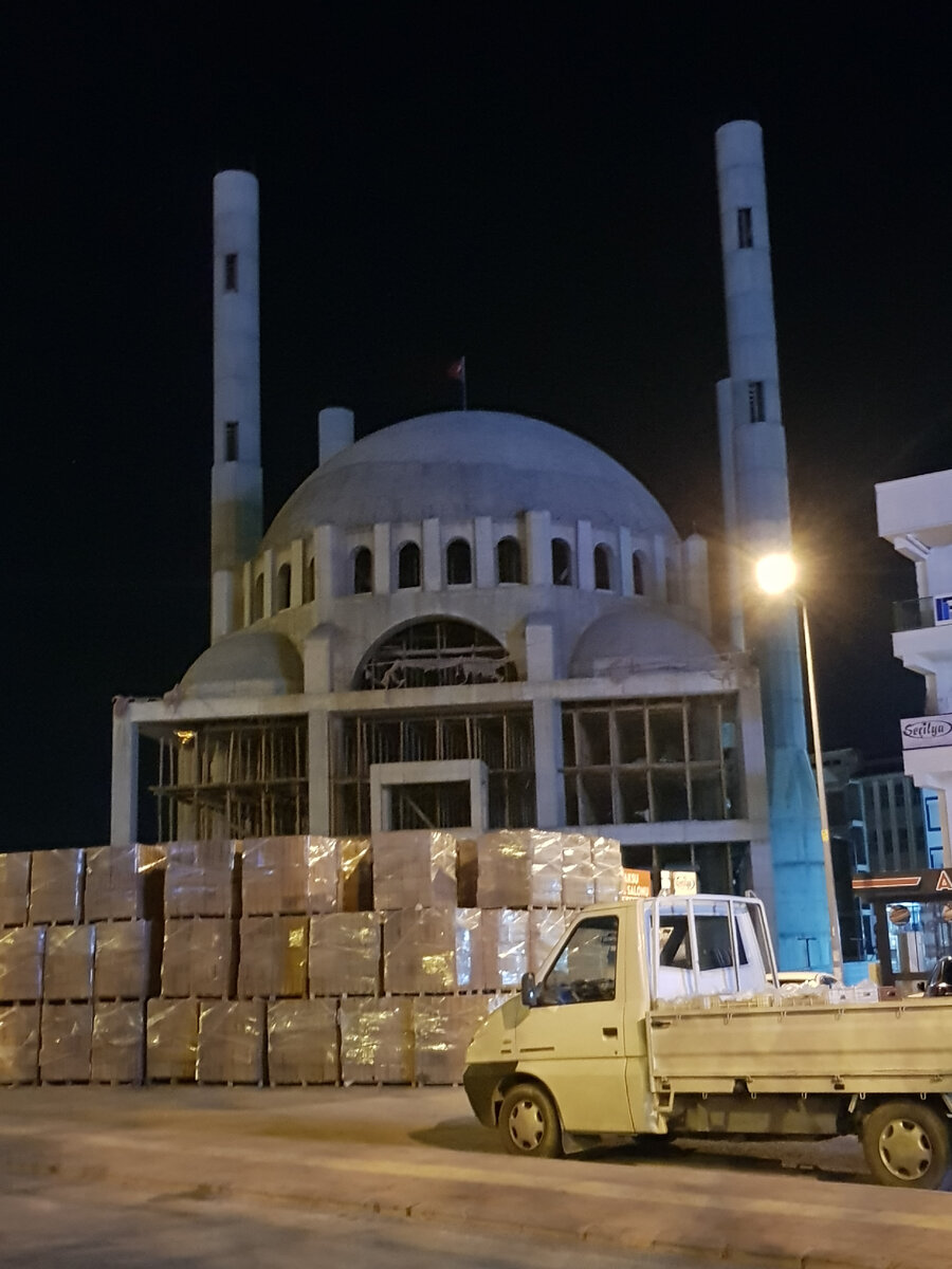 Строительство мечети в Турции. Фото автора.