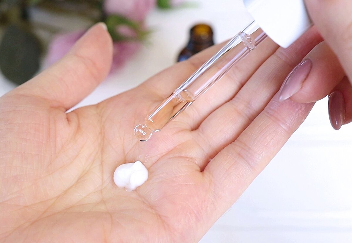 Кстати, в первый день нанесения капель забыла вымыть ладони — они стали желтоватыми)