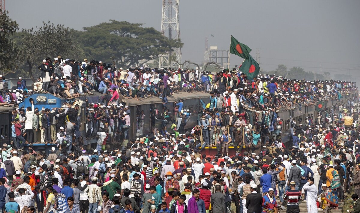 Какая сейчас угроза. Бангладеш перенаселение. Дакка Бангладеш перенаселение. Бангладеш население численность. Бангладеш плотность населения.