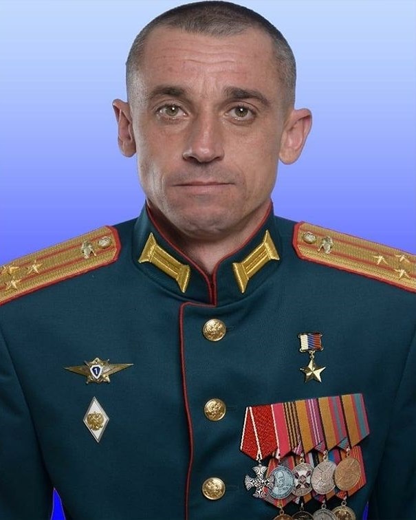 За мужество и героизм, проявленные при исполнении воинского долга в СВО, Ивану Шицу присвоили звание Героя Российской Федерации и вручили медаль "Золотая Звезда".