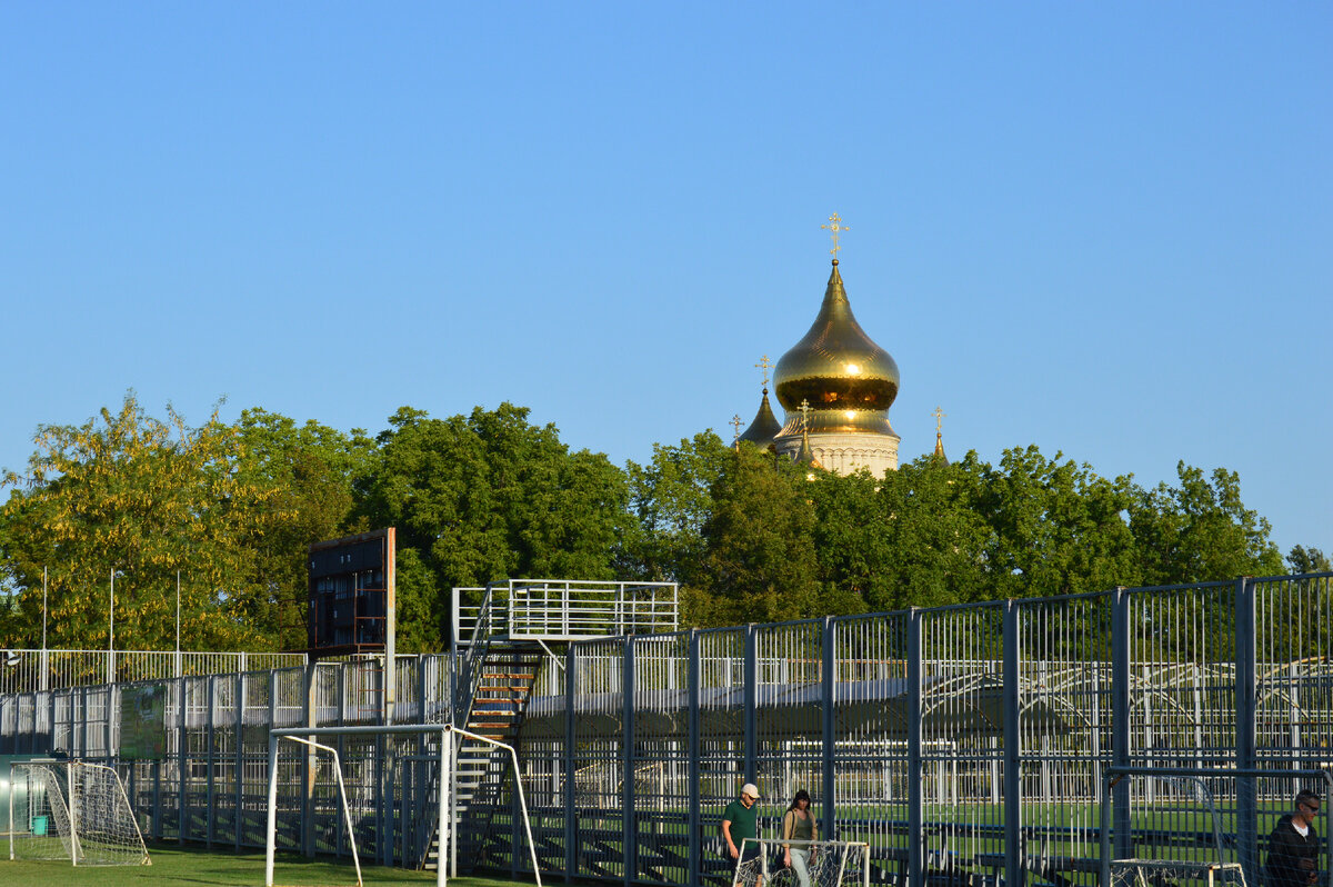 Фото автора. Храм с золотыми куполами.