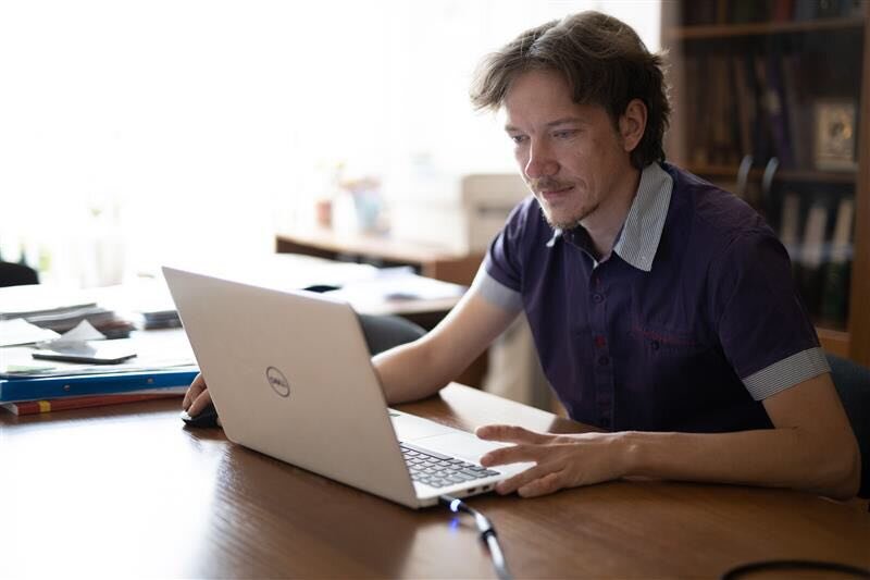 По словам Михаил Болкова, сейчас технологии модификации генетических заболеваний находятся на этапе разработки и проверки. Фото: Илья Сафаров. 