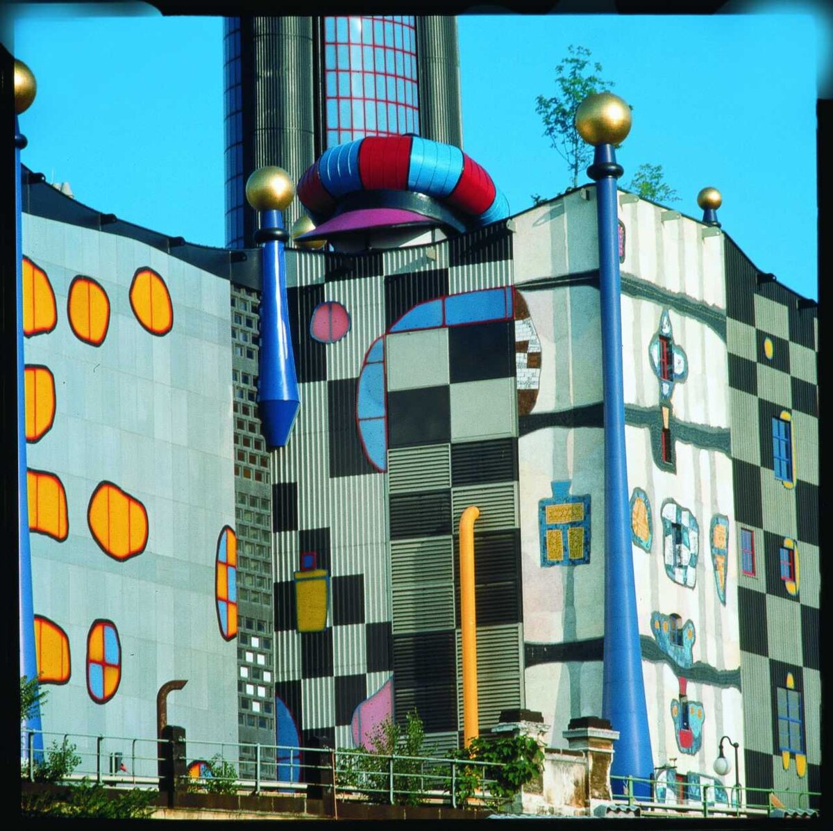 Электричество для работы оборудование завода вырабатывает самостоятельно