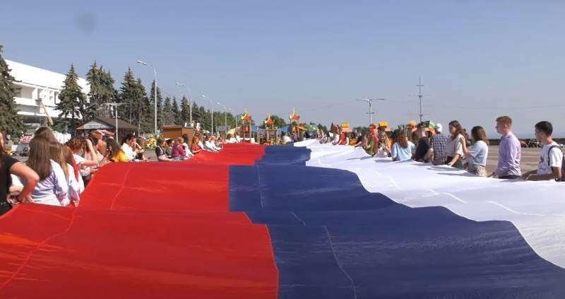 В ЛНР принят закон о проведении референдума по вступлению республики в состав России