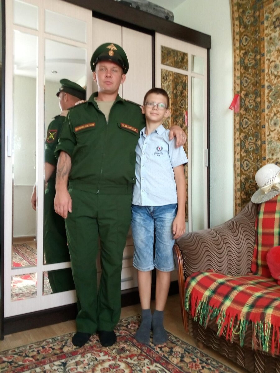 Муж и сын собираются в ЗАГС