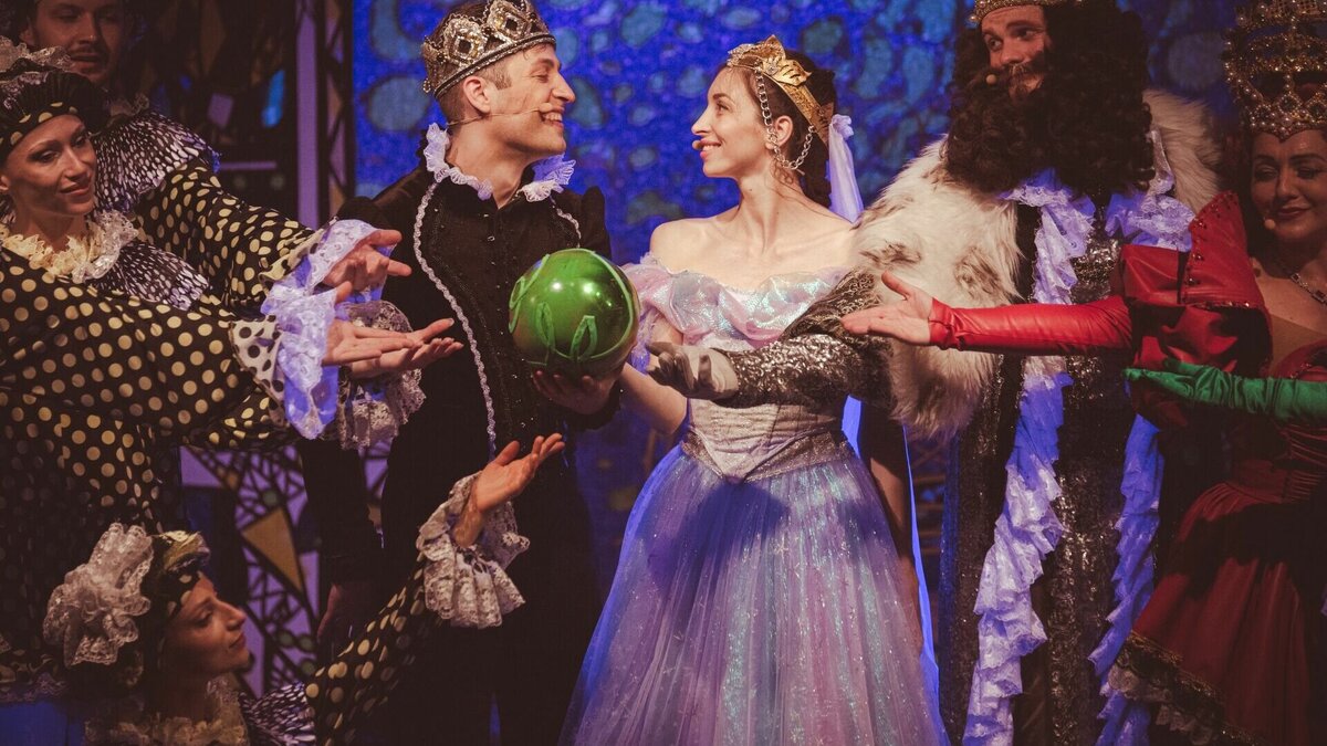     С 29 октября по 2 ноября будут представлены в городе Юности пять спектаклей