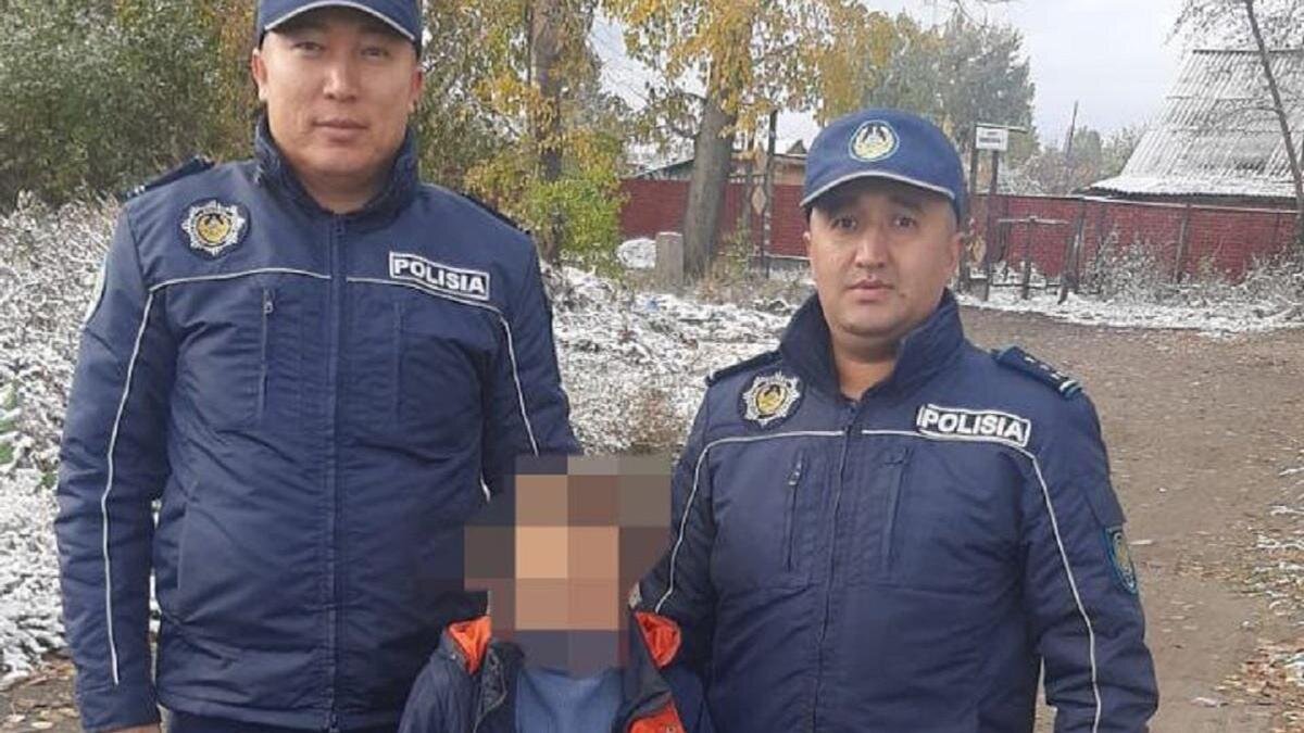    Двое полицейских и ребенок:t.me/POLICE_of_KZ