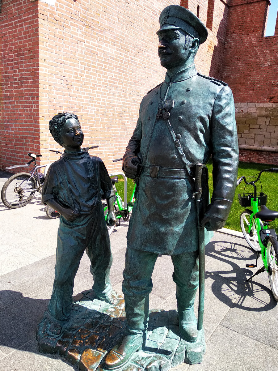 Скульптура "Городовой"