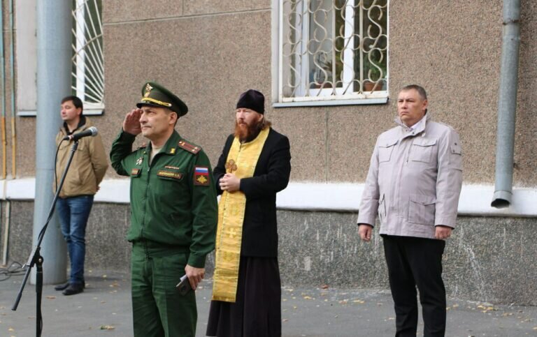    В Орске еще троих мобилизованных торжественно проводили на боевую подготовку Кристина Просвиркина