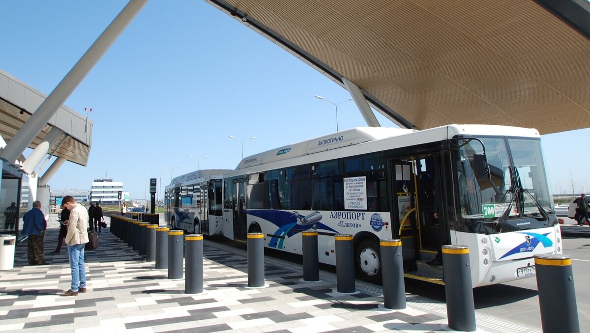     В Ростове Платов и еще 10 аэропортов юга России не смогут возобновить работу до 22 октября из-за запрета на полеты, об этом сообщили на портале Росавиации.