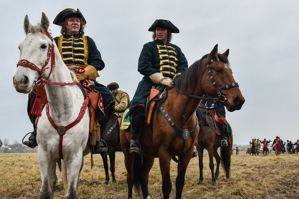 Сериал "Собор": слева Меншиков, справа Пётр I. Из открытых источников. 