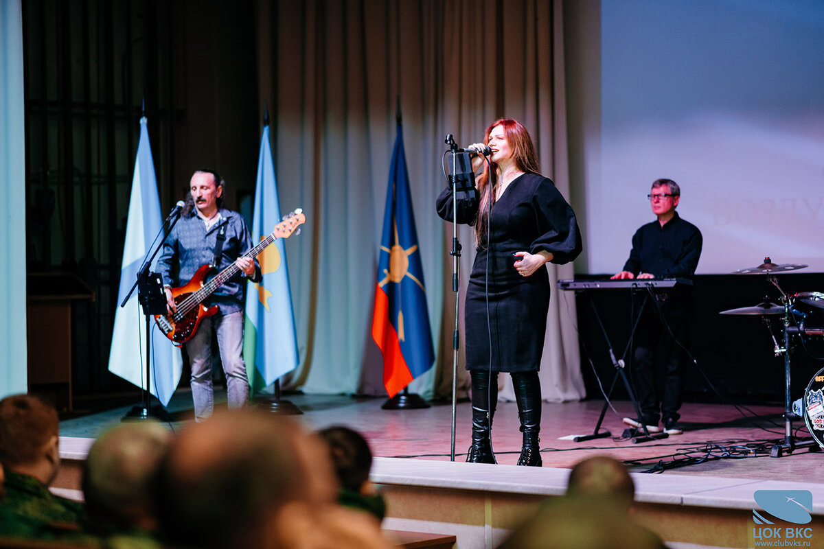 Артисты концертной бригады ЦОК ВКС выступили для мобилизованных военнослужащих в Московской области